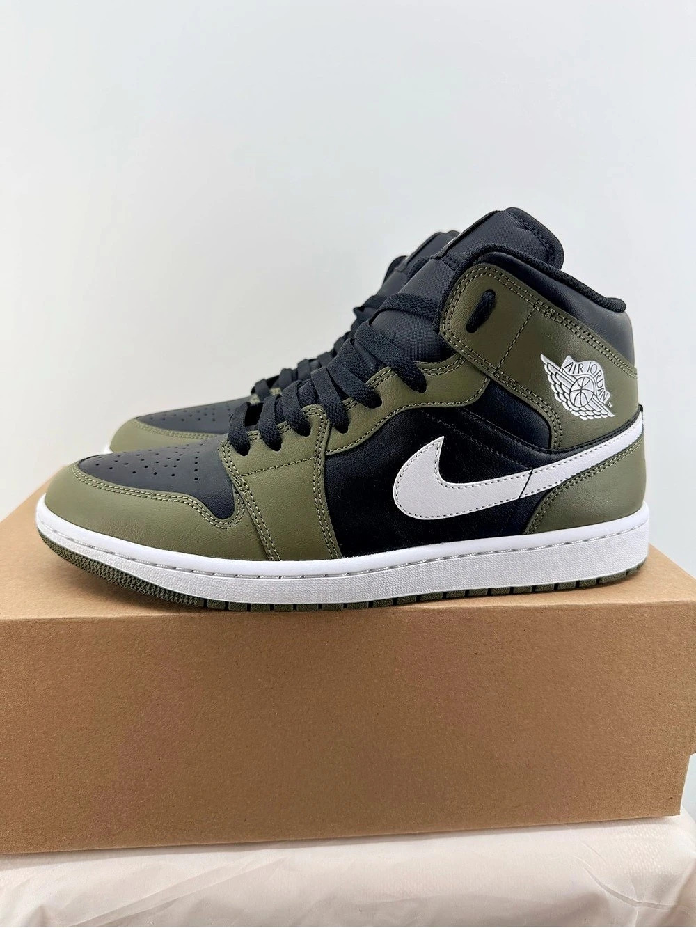 Jordan 1 Mid Olive size 10.5M- Premium Alt Box